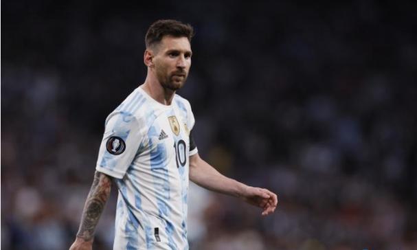 《逃离鸭科夫》对比《吸血鬼：避世血族2》：Steam数据悬殊